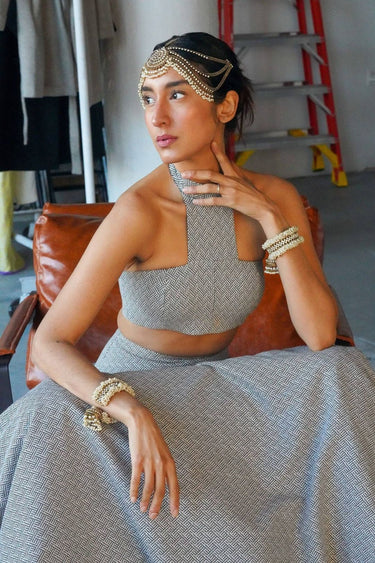 Model wearing Aliya bangles and Sanj Matha patti from Inaury.com