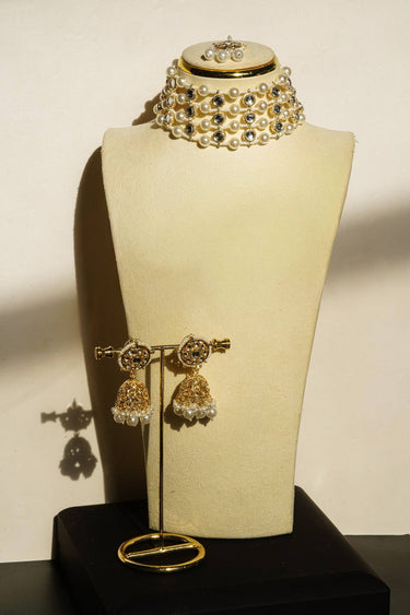 Full shot of the entire Inaury Manisha Pearl Choker Necklace Set. Gold plated with faux pearls. Includes choker, jhumka earrings, and maang tikka.