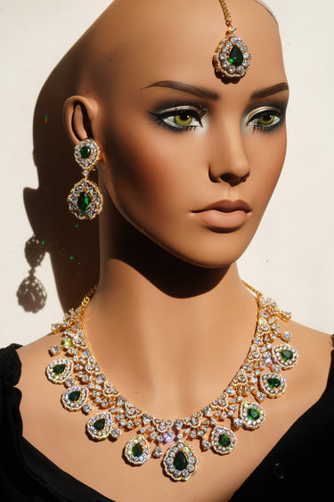 Purvi Diamante Statement Collar Set with Maang Tikka