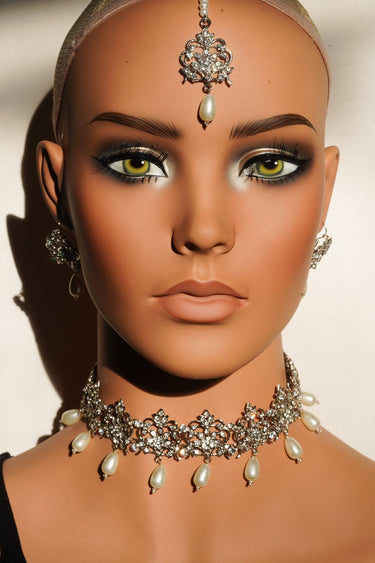Rubina Filigree Choker Necklace Set with Maang Tikka on mannequin