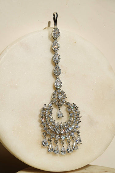 Elegant Rhodium Chand Maang Tikka featuring sparkling stones