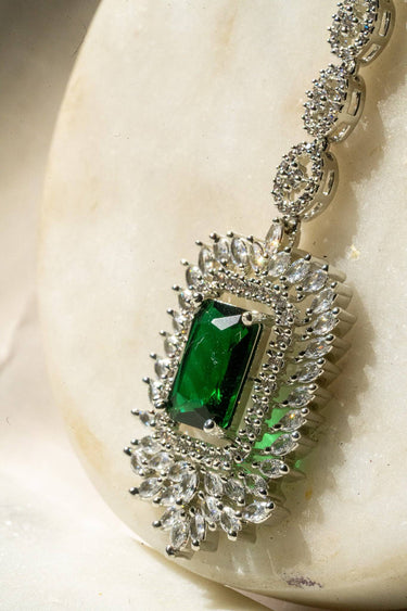 Zoomed side profile of Alora Maang Tikka showcasing the depth of the green stone and intricate AD setting.