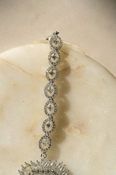 Detailed view of the rhodium-plated chain design on the Alora Maang Tikka with circular AD embellishments.