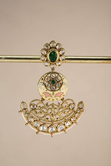 Inaury Saleena Kundan Meenakari Chandbali earring single stand shot — close-up of emerald Kundan stud, ivory meenakari enamel disc with pink floral motifs, and gold filigree crescent with seed pearl border
