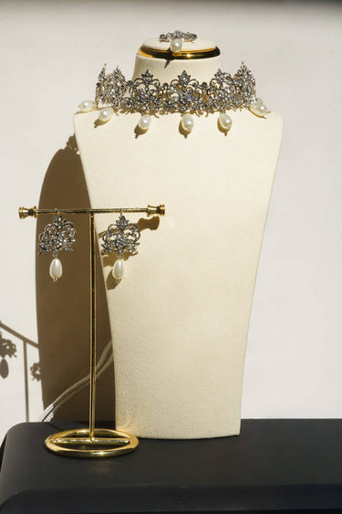 Rubina Filigree Choker Necklace Set displayed on mannequin with earrings