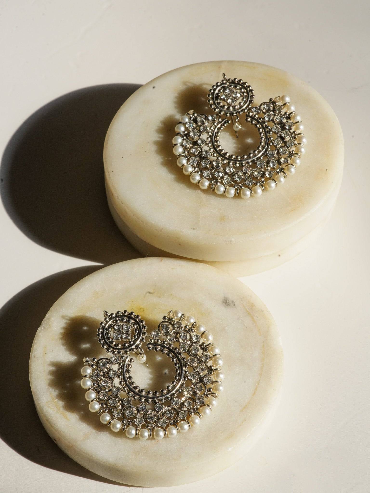 Laila Chandbali Earrings and Maang Tikka Set: Antique Gold – Inaury