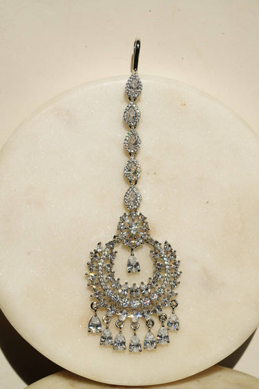 Chand Maang Tikka in Rhodium finish with shimmering accents