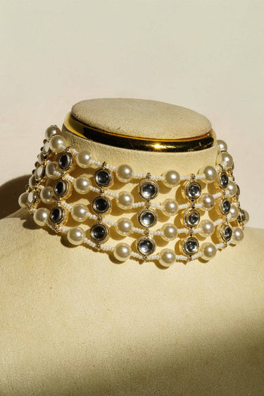 Close up detail shot of the choker design on the Inaury Manisha Pearl Choker Necklace Set