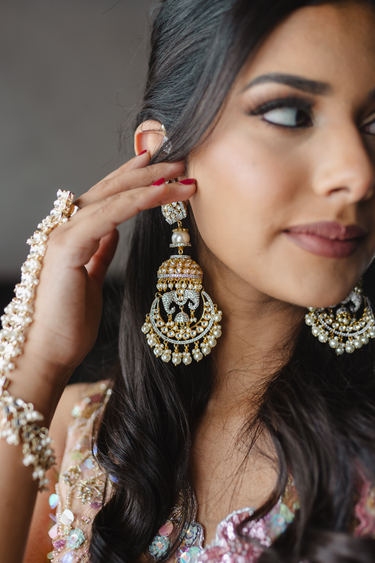 Gold-plated kundan jhumka earrings with sculpted bird motif and pearl danglings – Inaury.com
