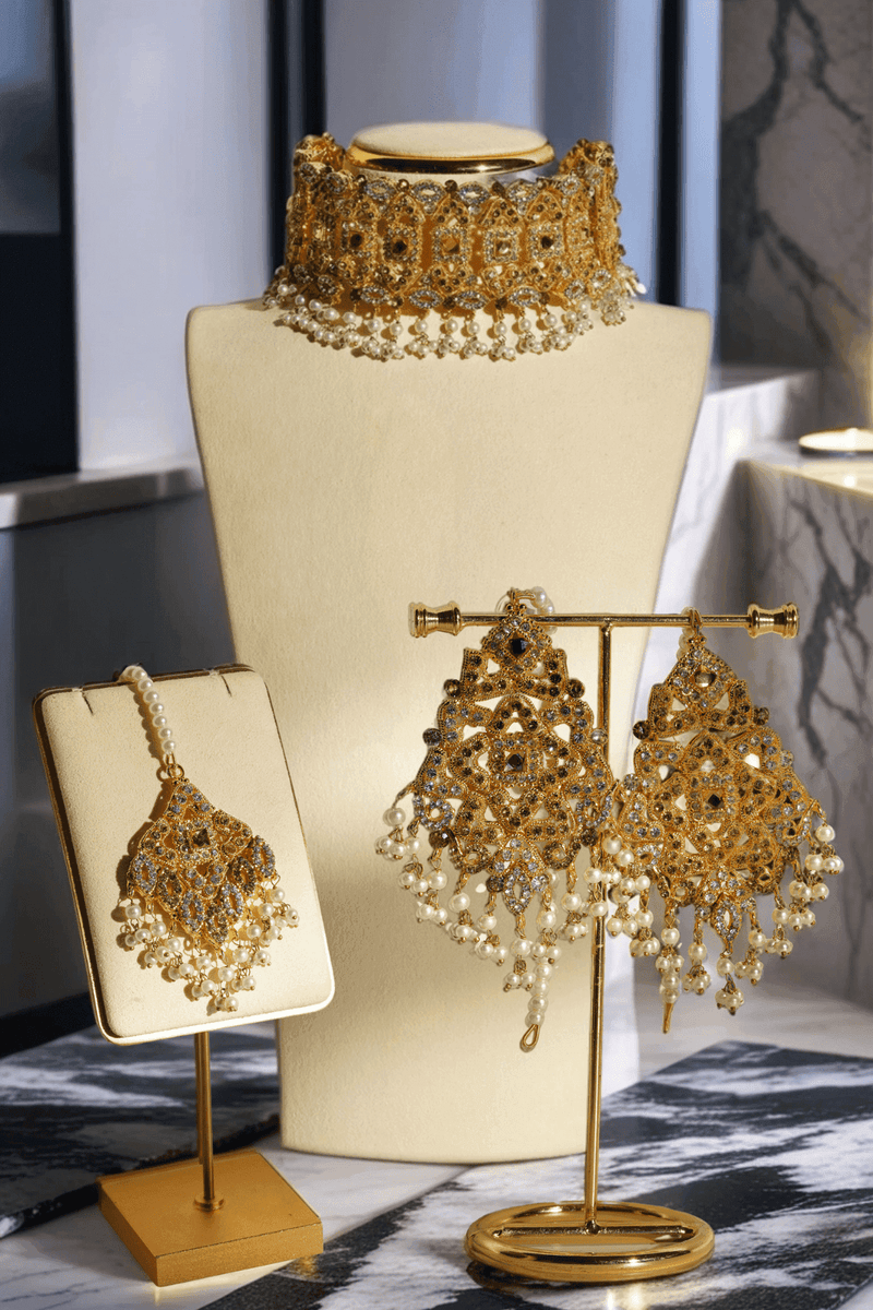 Gold-plated choker necklace with pearl drops and matching earrings and tikka - Pakistani special ocassions and bridal jewelry set - Inaury