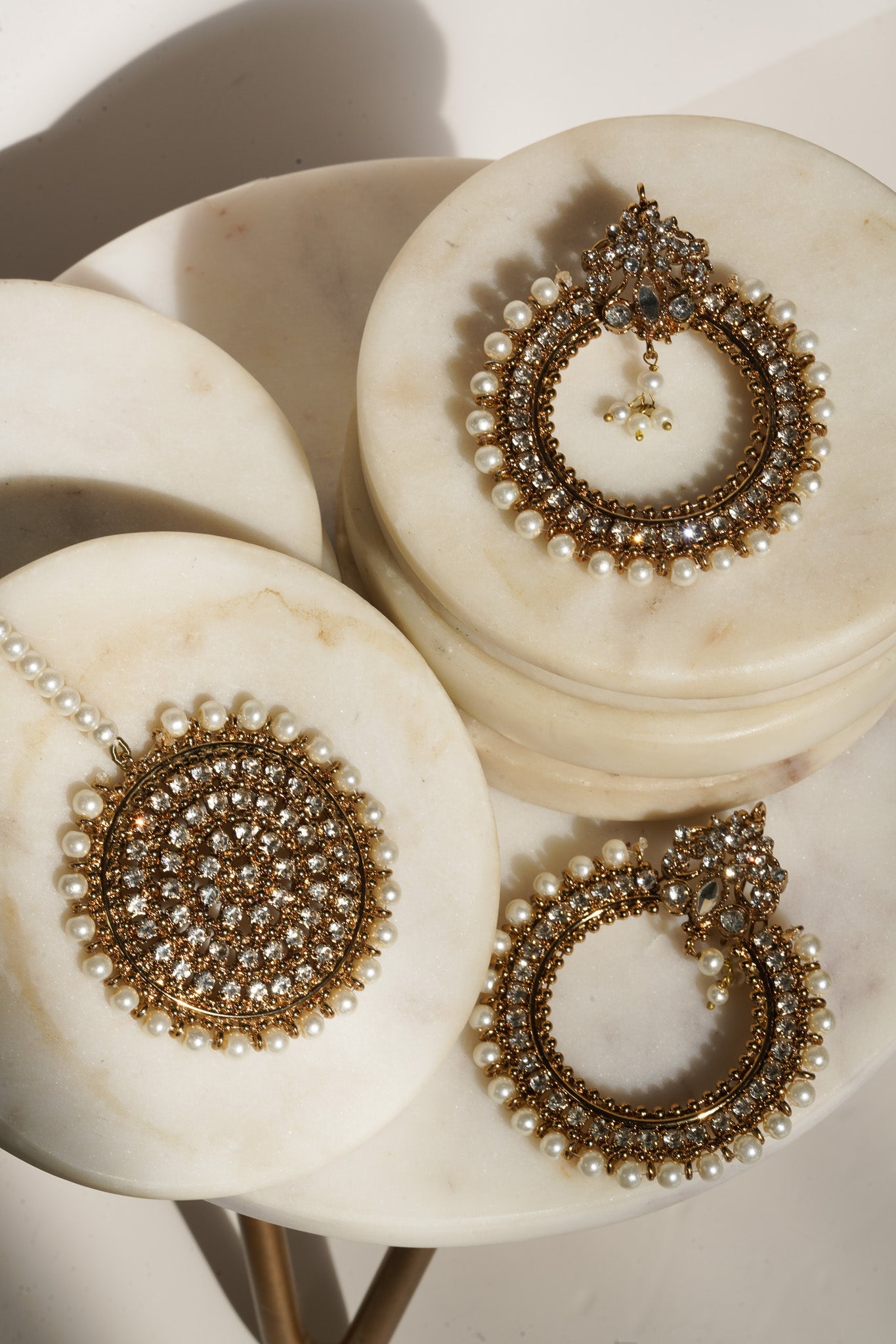 Emma - Round Chandbali Earrings and Maang Tikka Set - Inaury - Antique Gold & White - - AC - AC Earrings - All