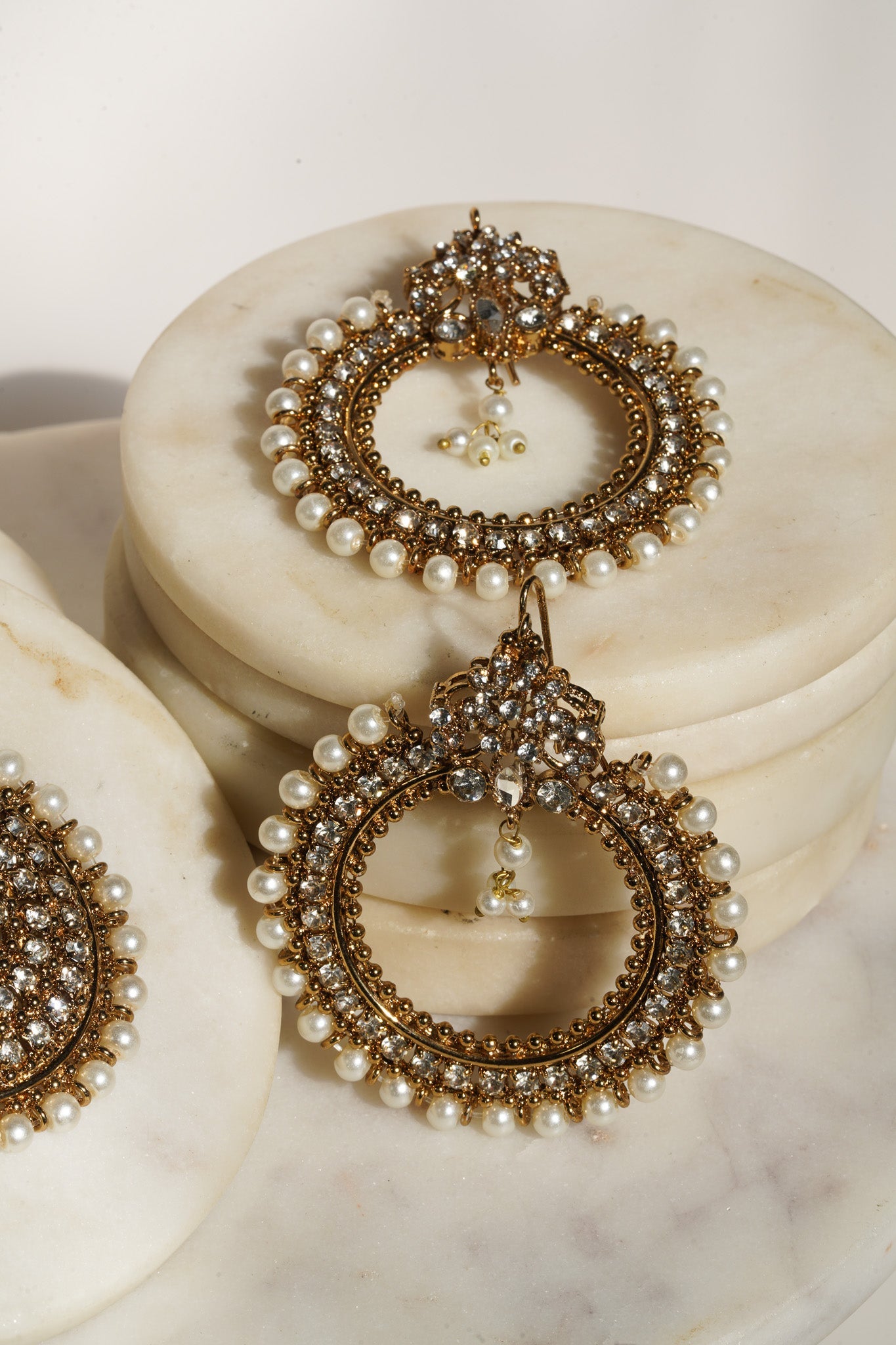 Emma - Round Chandbali Earrings and Maang Tikka Set - Inaury - Antique Gold & White - - AC - AC Earrings - All