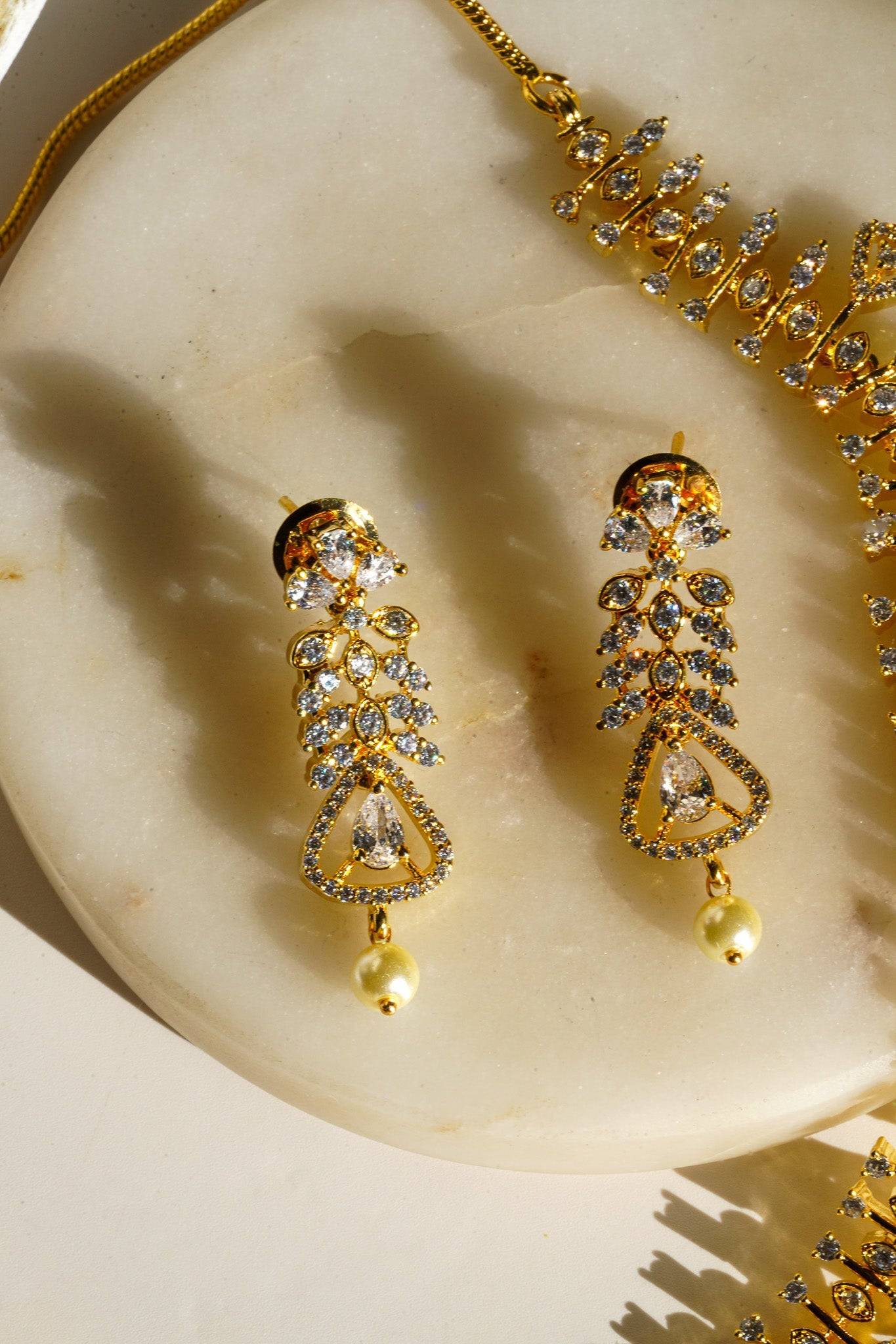 Oishi - Classic Necklace Set With Top Earrings Classic Necklace Set from Inaury